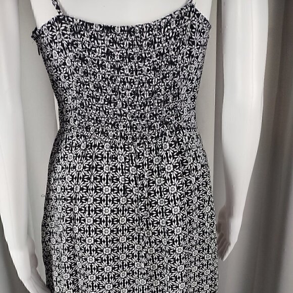 Old Navy Women's B&W Spaghetti Strap Side Zip Sunflower Dress Size Medium - Picture 4 of 11